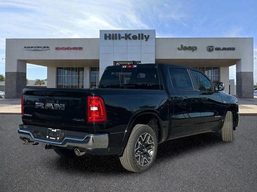 Diamond Black Crystal Pearlcoat 2026 RAM 1500 Laramie