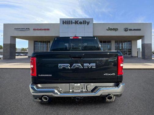 Diamond Black Crystal Pearlcoat 2026 RAM 1500 Laramie