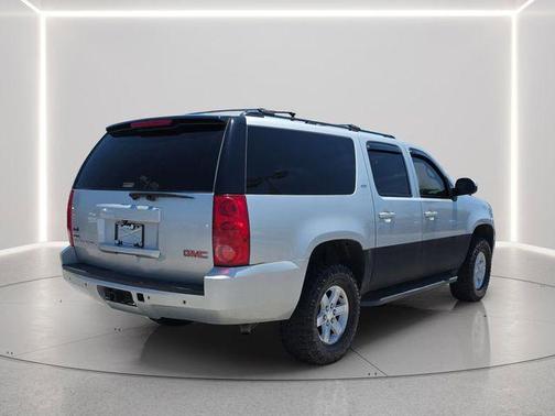 Pure Silver Metallic 2011 GMC Yukon XL 1500 SLT
