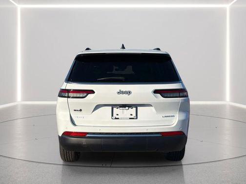 Bright White Clearcoat 2026 Jeep Grand Cherokee L Altitude