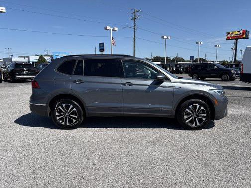 Platinum Gray Metallic 2022 Volkswagen Tiguan 2.0T S