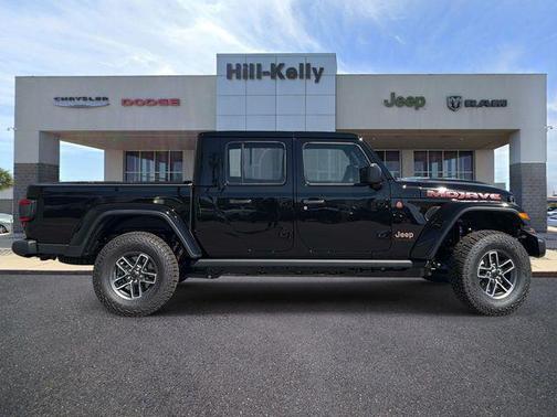 Black Clearcoat 2026 Jeep Gladiator Mojave 4x4