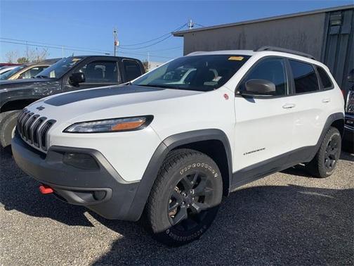 Photo 3 of 6 of 2018 Jeep Cherokee Trailhawk