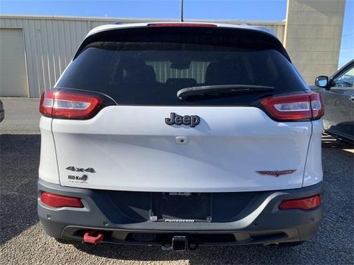 Photo 5 of 6 of 2018 Jeep Cherokee Trailhawk