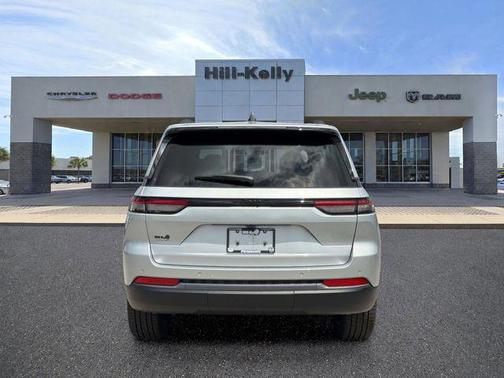 silver zynith 2026 Jeep Grand Cherokee Limited