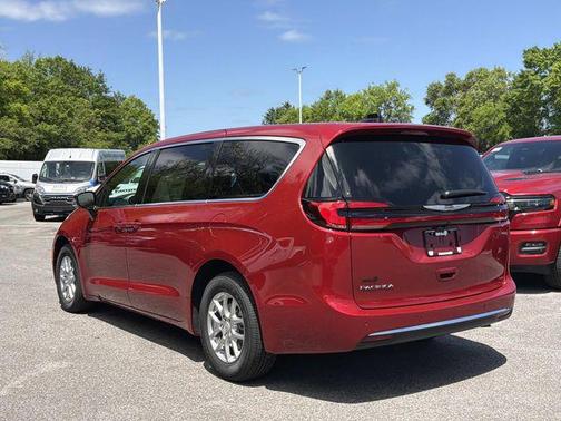 Red Hot Pearlcoat 2026 Chrysler Pacifica L