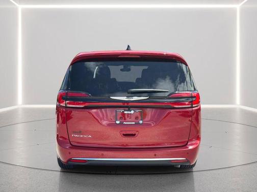 Red Hot Pearlcoat 2026 Chrysler Pacifica L