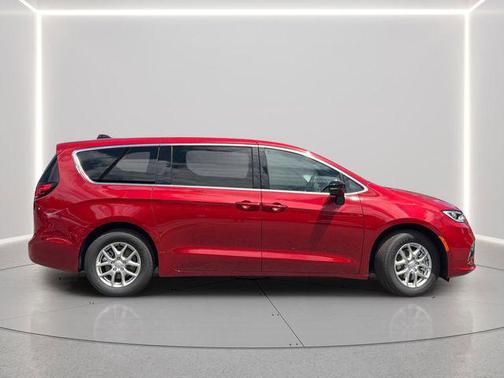 Red Hot Pearlcoat 2026 Chrysler Pacifica L