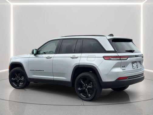 Silver Zynith 2025 Jeep Grand Cherokee Altitude