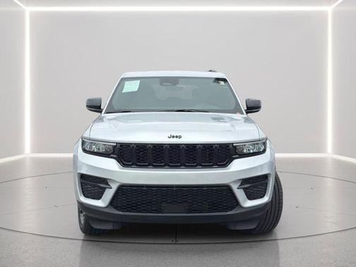 Silver Zynith 2025 Jeep Grand Cherokee Altitude