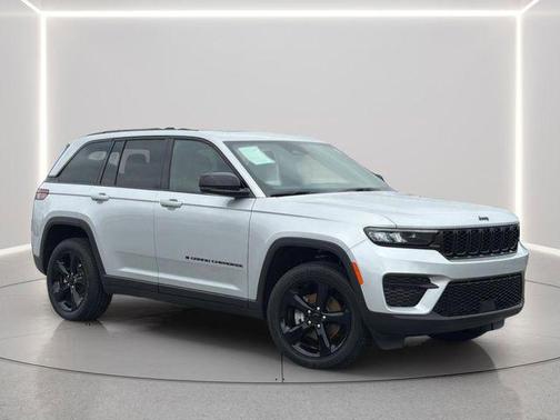 Silver Zynith 2025 Jeep Grand Cherokee Altitude