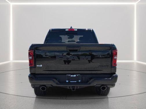 Diamond Black Crystal Pearlcoat 2026 RAM 1500 Express