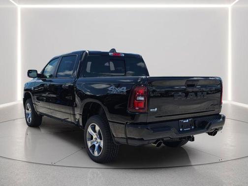Diamond Black Crystal Pearlcoat 2026 RAM 1500 Express