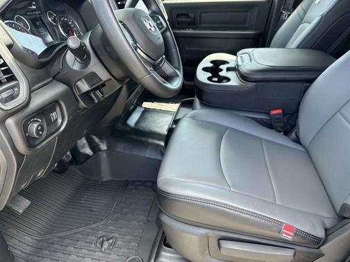 2025 RAM 2500 Tradesman Crew Cab 4x4 6'4' Box