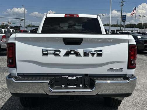2025 RAM 2500 Tradesman Crew Cab 4x4 6'4' Box