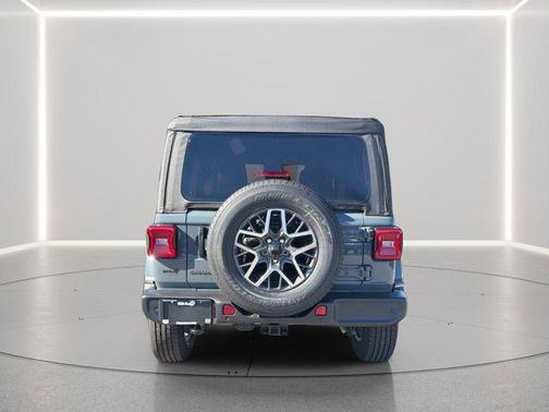 Anvil Clearcoat 2026 Jeep Wrangler 4-Door Sahara 4x4