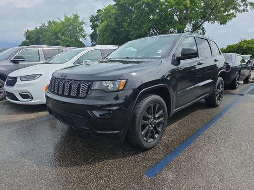 Diamond Black Crystal Pearlcoat 2019 Jeep Grand Cherokee Altitude