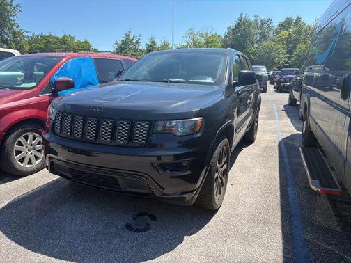 Diamond Black Crystal Pearlcoat 2019 Jeep Grand Cherokee Altitude