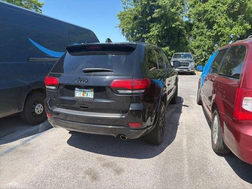 Diamond Black Crystal Pearlcoat 2019 Jeep Grand Cherokee Altitude