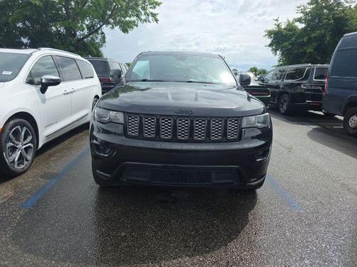 Diamond Black Crystal Pearlcoat 2019 Jeep Grand Cherokee Altitude