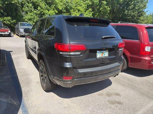 Diamond Black Crystal Pearlcoat 2019 Jeep Grand Cherokee Altitude