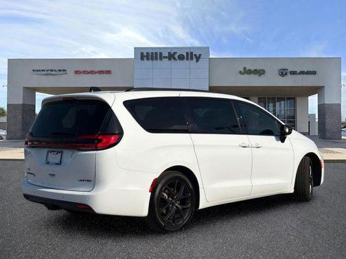 Bright White Clearcoat 2024 Chrysler Pacifica Limited
