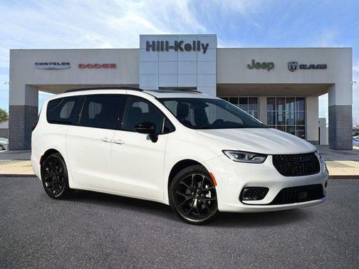 Bright White Clearcoat 2024 Chrysler Pacifica Limited