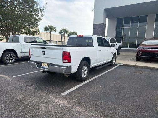 Bright White Clearcoat 2019 RAM 1500 SLT