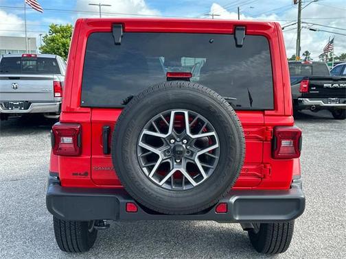 2025 Jeep Wrangler 4-Door Sahara 4x4