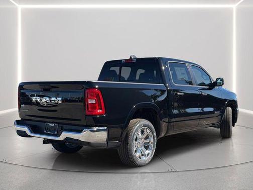 Diamond Black Crystal Pearlcoat 2026 RAM 1500 Big Horn/Lone Star