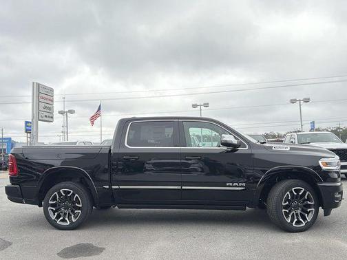 Diamond Black Crystal Pearlcoat 2026 RAM 1500 Limited