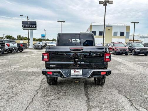 2021 Jeep Gladiator Overland