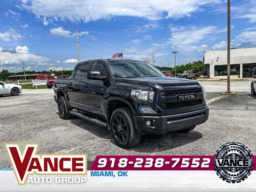 Black 2017 Toyota Tundra SR5