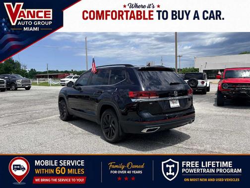Deep Black Pearl Effect 2023 Volkswagen Atlas 2.0T SE w/Technology