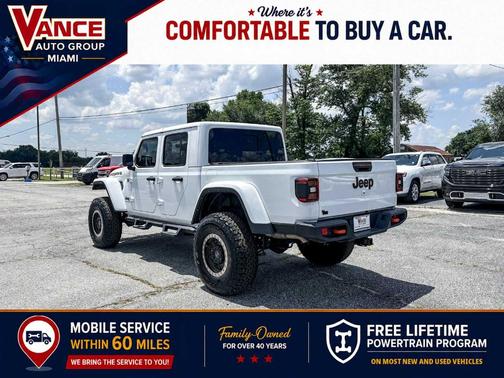 Bright White Clearcoat 2023 Jeep Gladiator Mojave