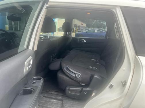 2018 Nissan Pathfinder SV