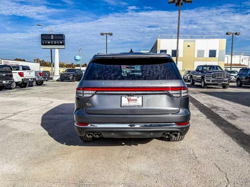 2022 Lincoln Aviator Standard AWD