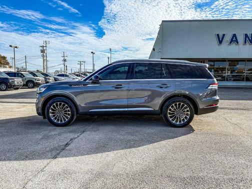 2022 Lincoln Aviator Standard AWD