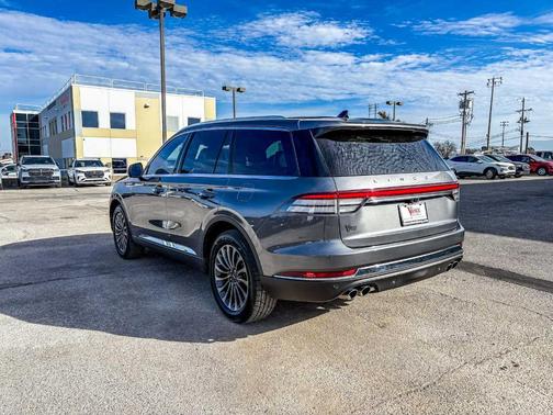 2022 Lincoln Aviator Standard AWD