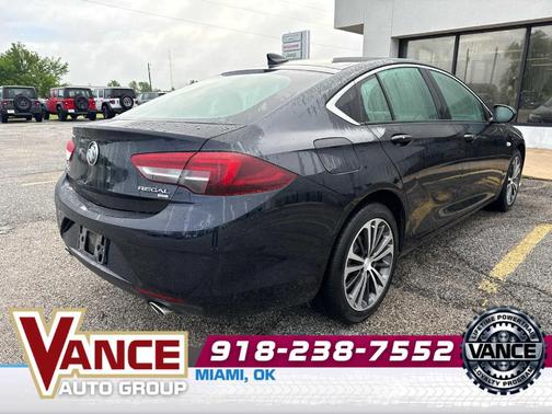 Darkmoon Blue Metallic 2018 Buick Regal Sportback Essence