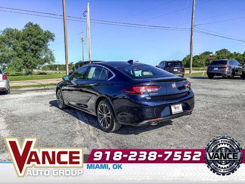 Darkmoon Blue Metallic 2018 Buick Regal Sportback Essence