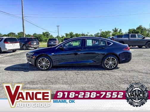 Darkmoon Blue Metallic 2018 Buick Regal Sportback Essence