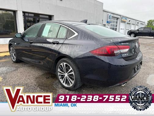 Darkmoon Blue Metallic 2018 Buick Regal Sportback Essence