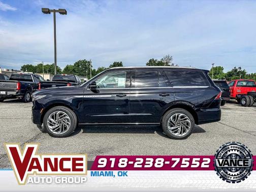 Infinite Black Metallic 2026 Lincoln Navigator Reserve
