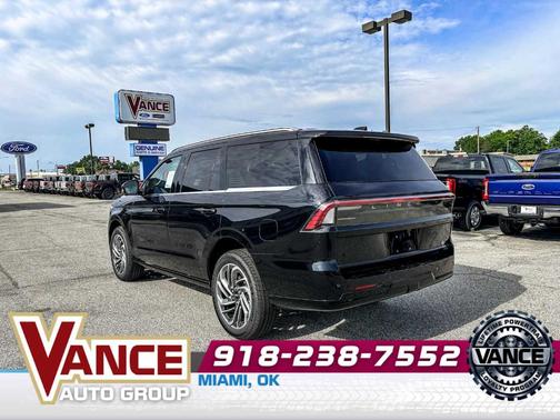 Infinite Black Metallic 2026 Lincoln Navigator Reserve