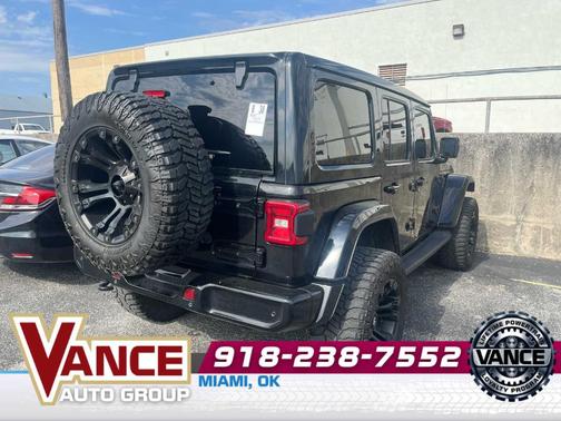 Black Clearcoat 2021 Jeep Wrangler Unlimited Sahara Altitude