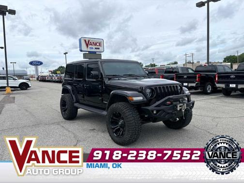 Black Clearcoat 2021 Jeep Wrangler Unlimited Sahara Altitude