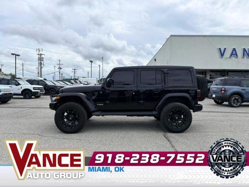 Black Clearcoat 2021 Jeep Wrangler Unlimited Sahara Altitude