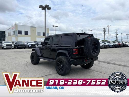Black Clearcoat 2021 Jeep Wrangler Unlimited Sahara Altitude