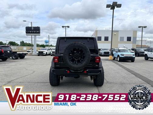 Black Clearcoat 2021 Jeep Wrangler Unlimited Sahara Altitude
